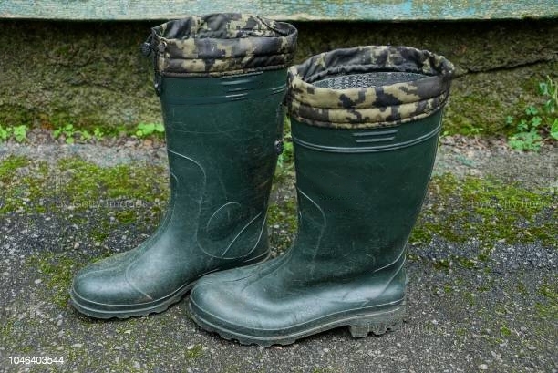 Methods To Stretch Rubber Boots 